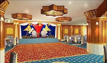 **** Апарт-отель Al Bustan Tower Hotel Suites Шарджа ОАЭ